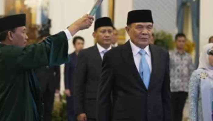 Djamari Chaniago resmi dilantik sebagai Menteri Koordinator Politik dan Keamanan (Menko Polkam) oleh Presiden Prabowo Subianto.