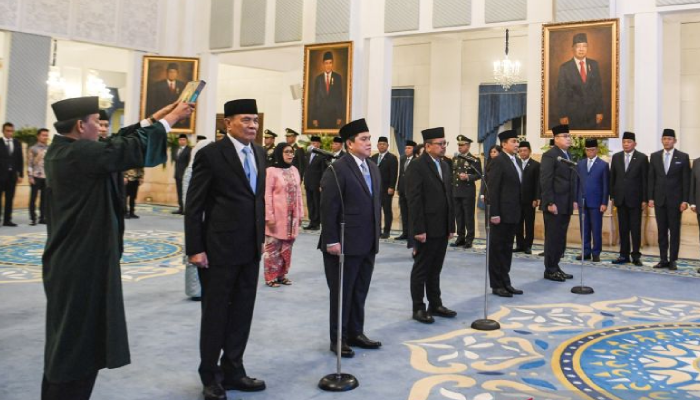 Prabowo melantik Djamari Chaniago sebagai Menko Polkam, Erick Thohir sebagai Menpora, serta sejumlah pejabat lain di Istana Negara, Rabu (17/9/2025).