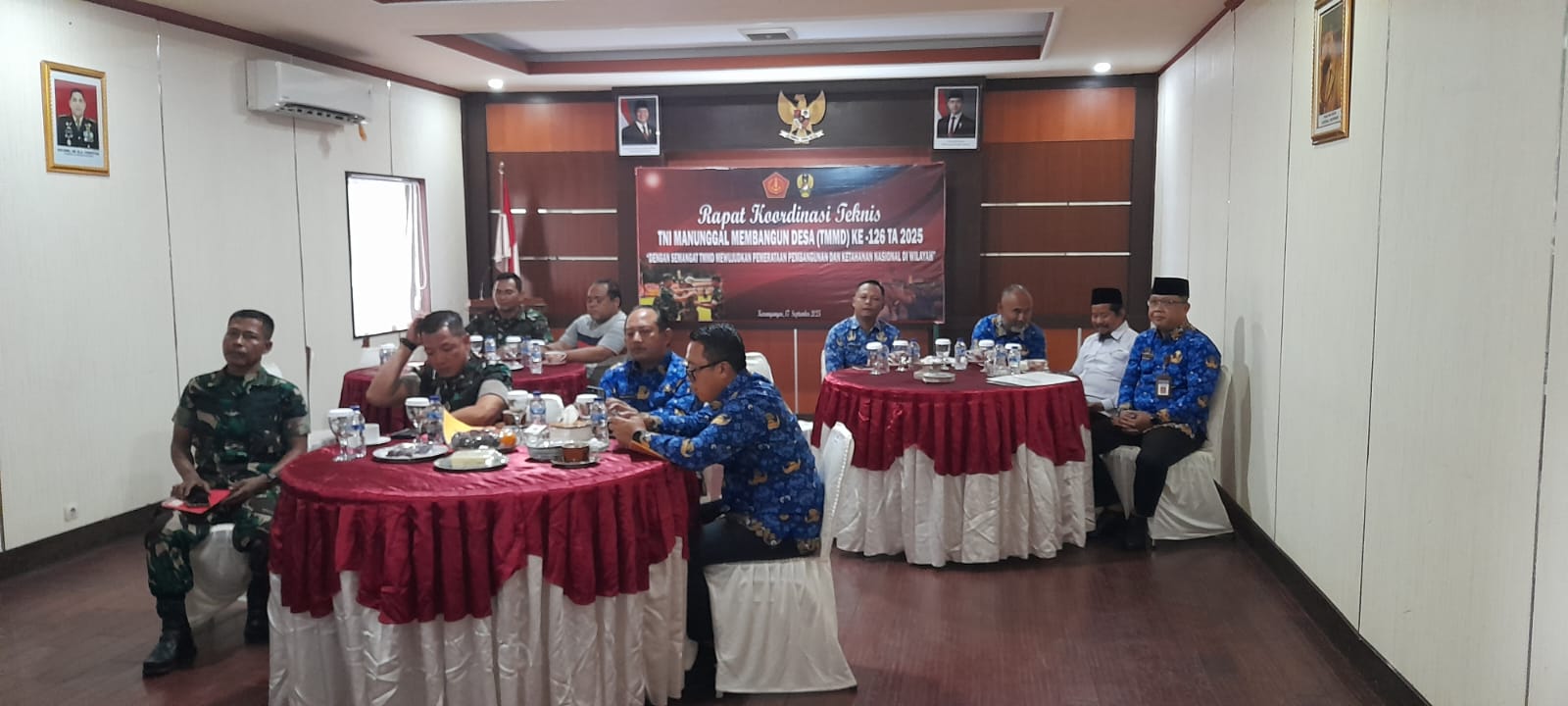 Rakor Pemkab Karanganyar dengan Kodim 0727 Karanganyar terkait persiapan TMMD di Desa Bandardawung, Rabu (17/9/2025). (Rudi Hartono/Radar Solo)