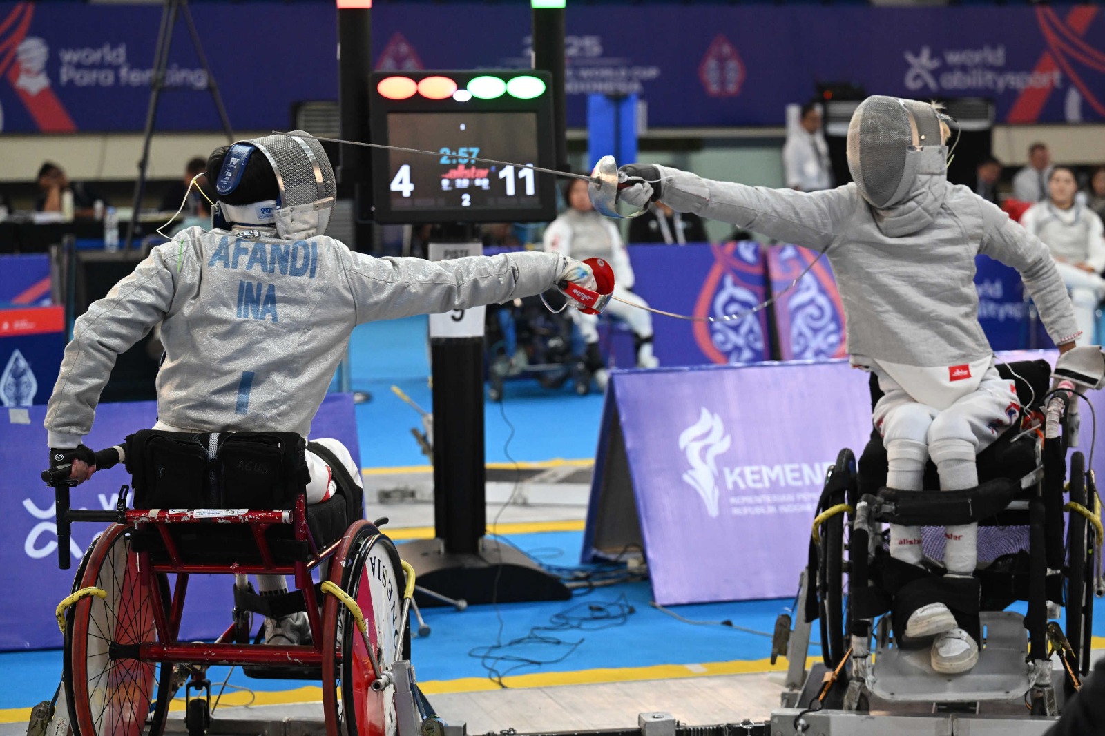 DUTA BANGSA: Wakil Indonesia Ryo Afandi saat terjun di ajang Para Fencing World Cup 2025 yang digelar di&nbsp; GOR Indoor Manahan (16/9).