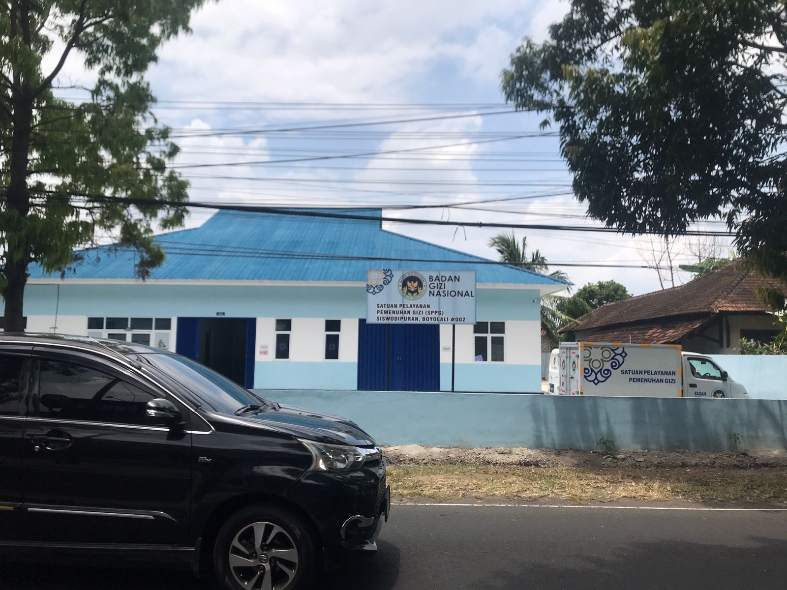 Dapur MBG Satuan Pelayanan Pemenuhan Gizi (SPPG) 002 Siswodipuran Boyolali yang berhenti sementara distribusikan MBG ke sekolah-sekolah.