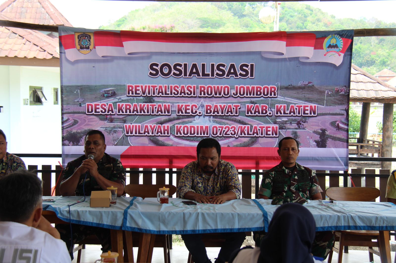 Kegiatan sosialisasi terkait revitalisasi waduk Rowo Jombor di Kompleks Plaza Kuliner Taman Nyi Ageng Rakit, Desa Krakitan, Kecamatan Bayat, Klaten. (Dokumentasi Kodim 0723 Klaten)