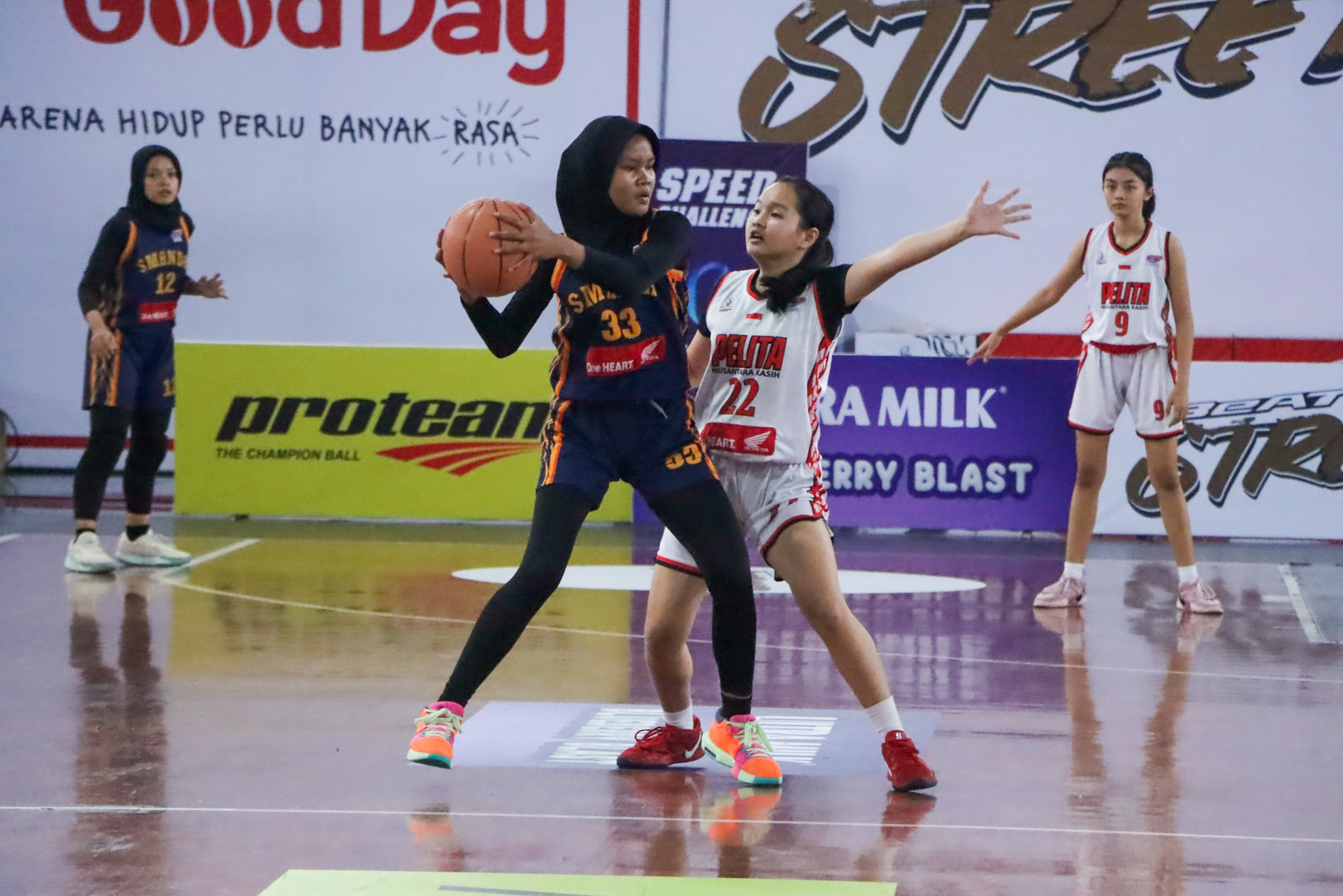 Pertandingan&nbsp;SMAN 2 Kebumen melawan&nbsp;SMA Pelita Nusantara Kasih (PNK) Surakarta di ajang Honda DBL with Kopi Good Day 2025 Central Java Series&ndash;South.