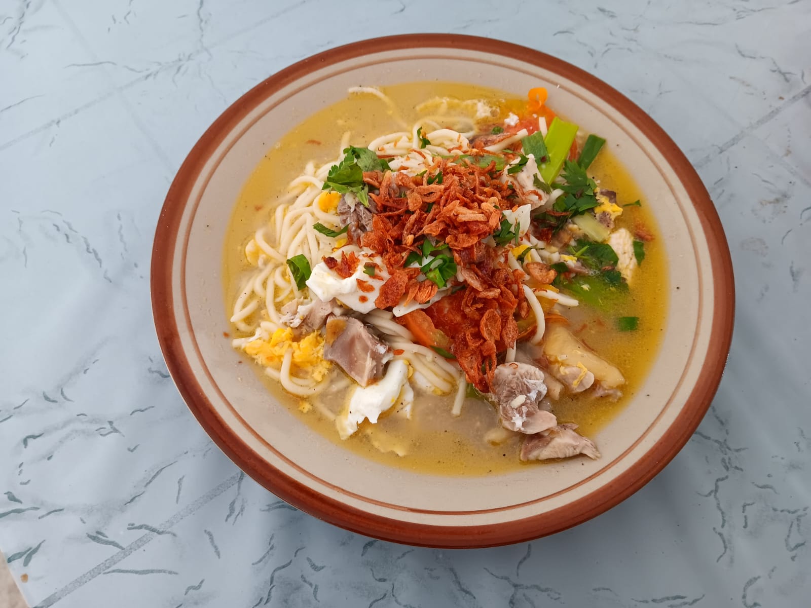 Seporsi bakmi godog di Warung Bu Warni Kalikuning, Desa Ngemplak, Kecamatan Kalikotes, Klaten. (Angga Purenda/Radar Solo)