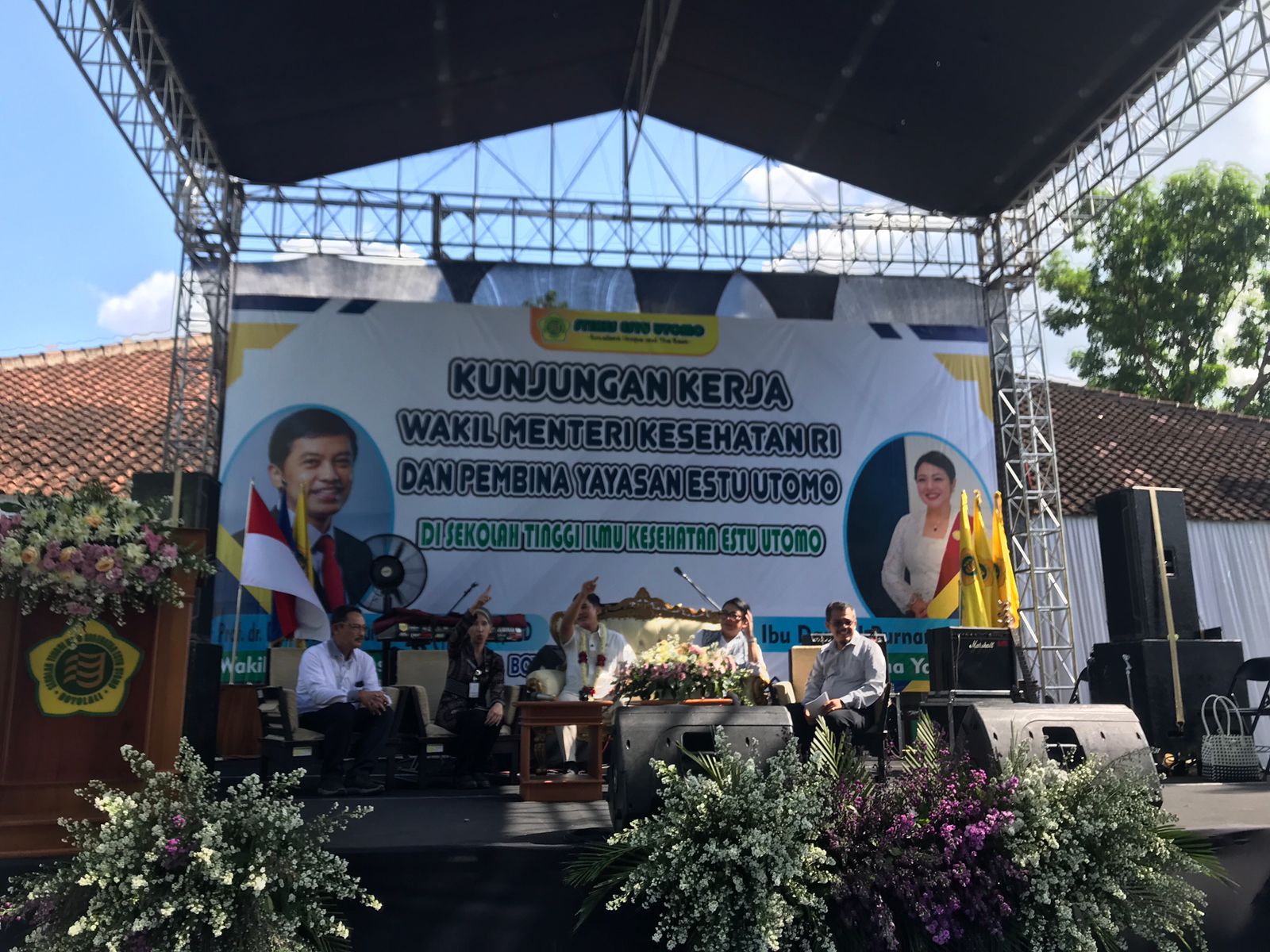 TEBAR MOTIVASI: Wamenkes Dante Saksono Harbuwono saat menghadiri Milad ke-10 Stikes Estu Utomo Boyolali.