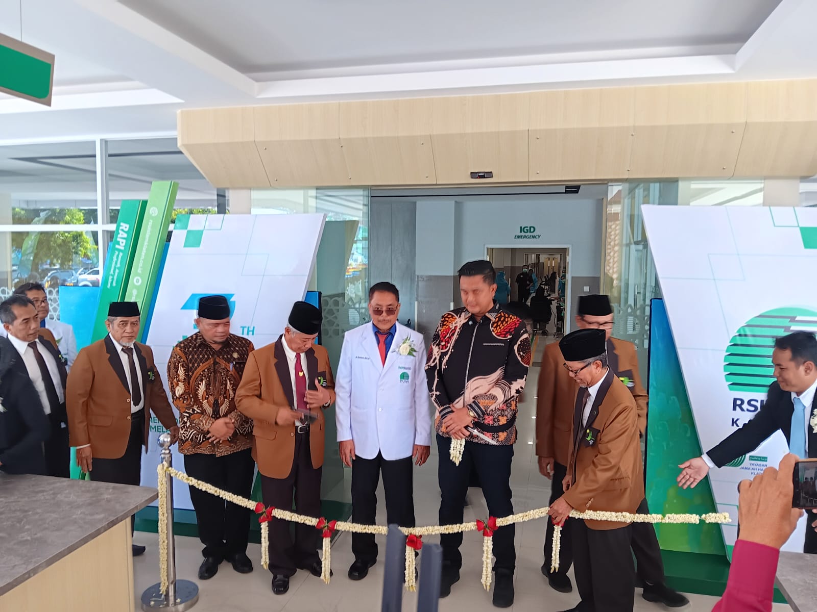 Bupati Klaten Hamenang Wajar Ismoyo meresmikan Gedung Madinah dan Jeddah RSU Islam Klaten.