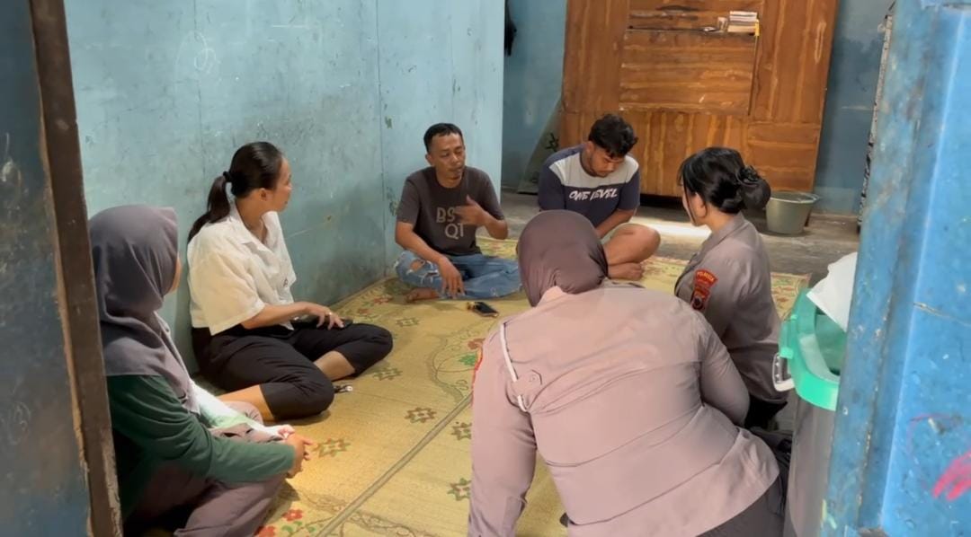 Perwakilan Polresta Solo di rumah duka SH di Jalan Belukan, Pajang untuk memberikan dukungan moril.