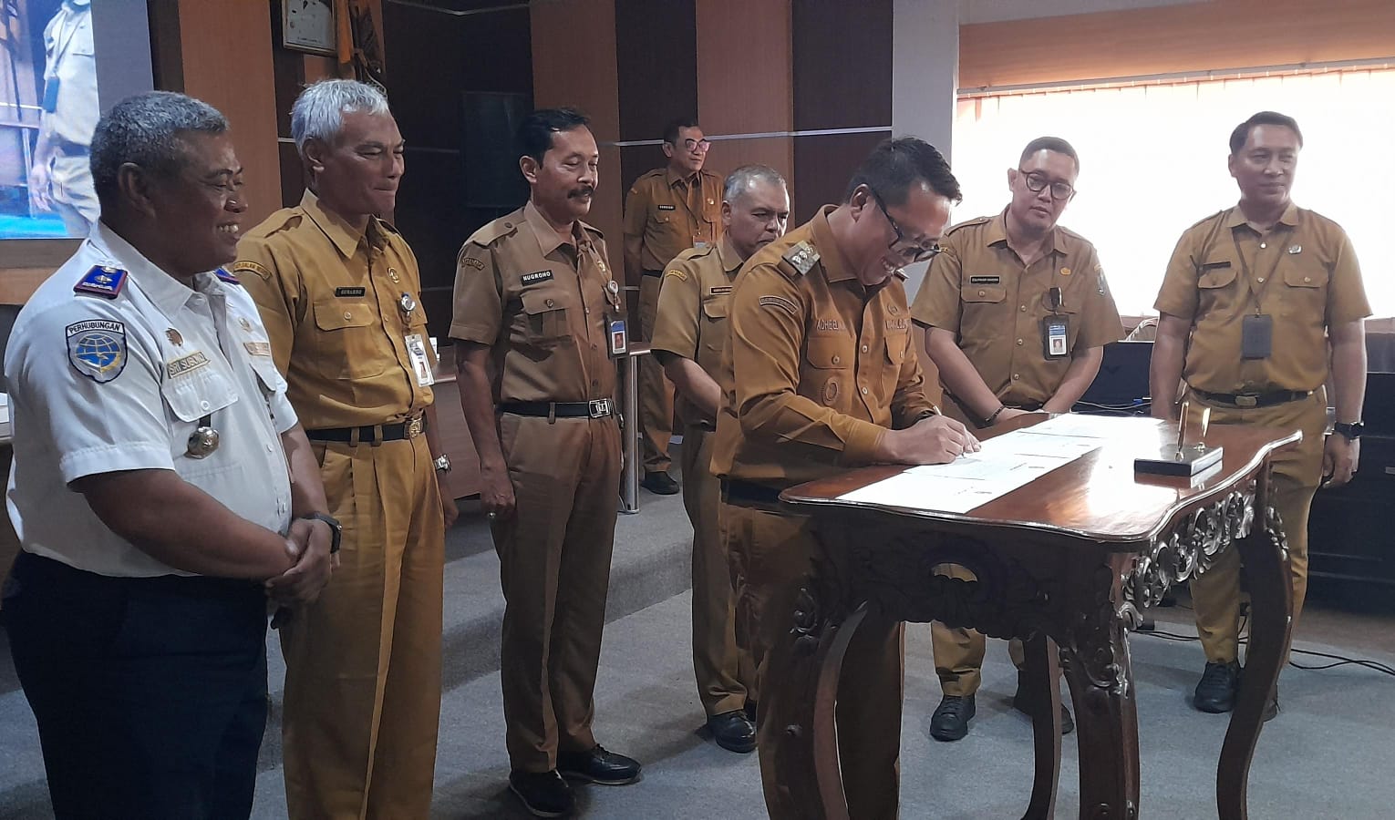 penandatanganan fakta integritas untuk pencegahan korupsi di Kabupaten Karanganyar.