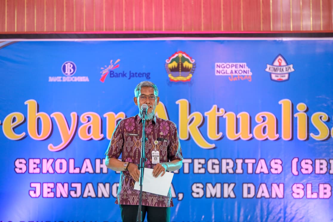 Sekda Provinsi Jawa Tengah, Sumarno memberikan sambutan pada acara Gebyar Aktualisasi Sekolah Berintegritas (SBI) jenjang SMA, SMK, SLB, se-Jateng di Museum Ronggowarsito, Semarang
