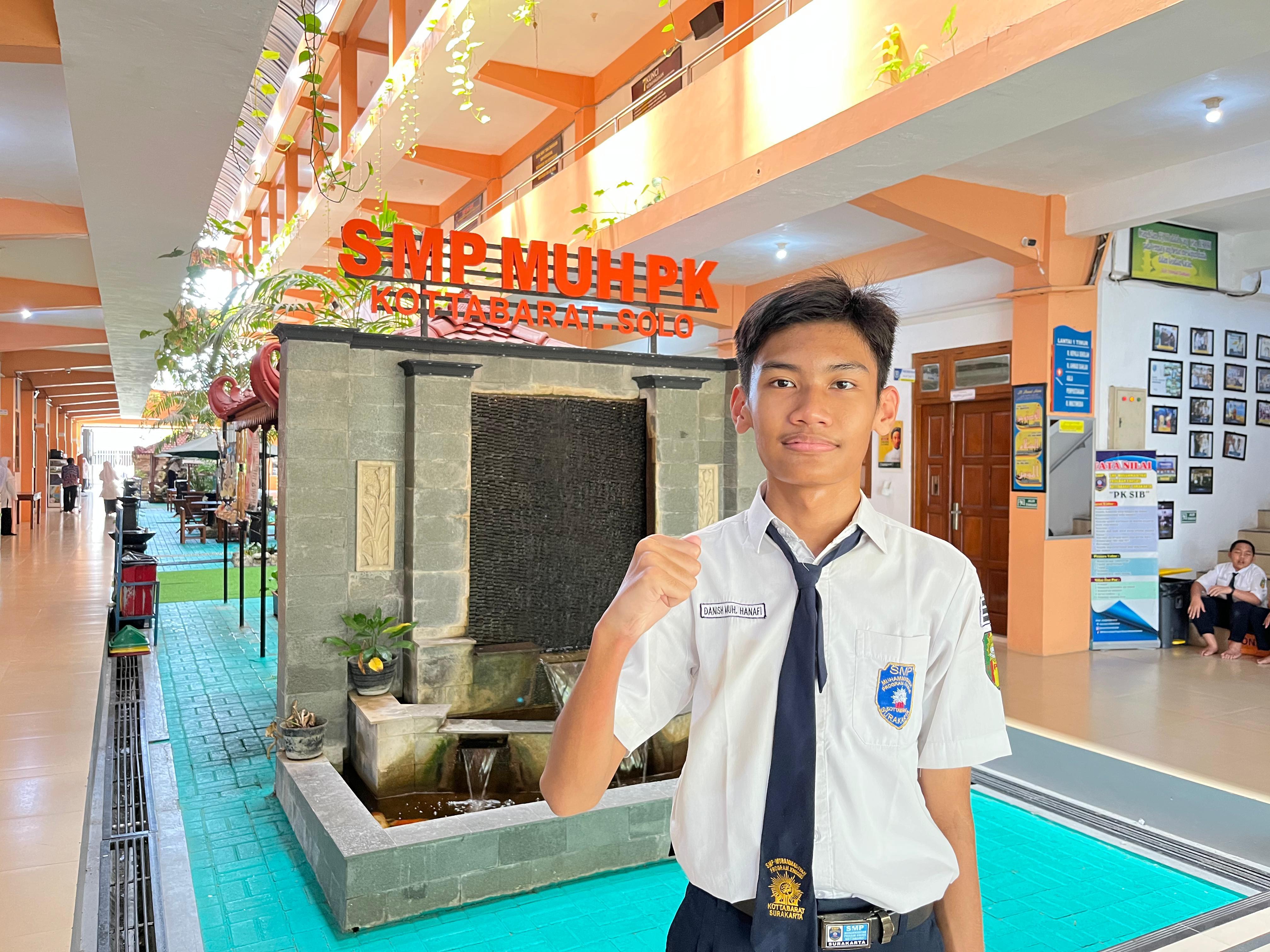 Danish Hanafi berjuang keras di final OSN IPS 2025. (Fauziah Akmal/Radar Solo)