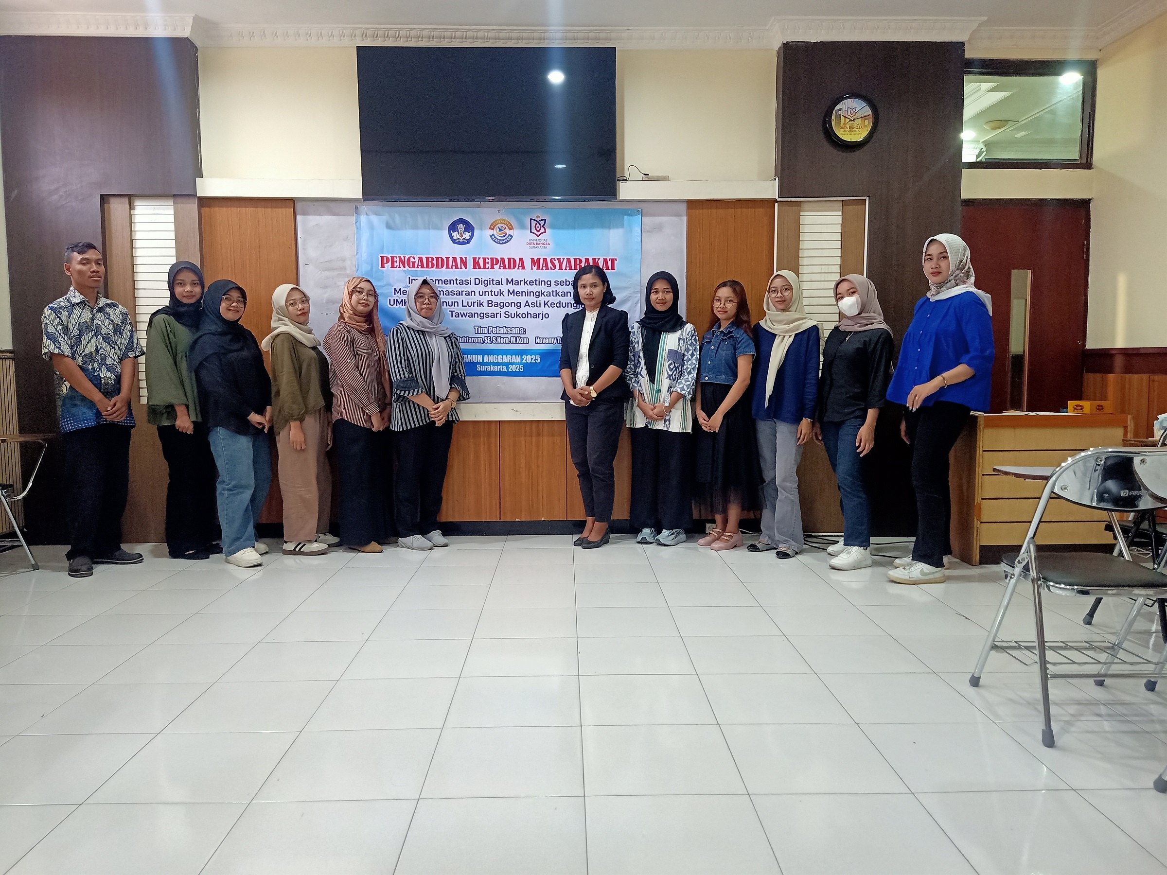 Tim PKM Dosen Universitas Duta Bangsa Surakarta Dorong Omset UMKM Tenun Lurik Bagong Asli Tawangsari, Sukoharjo Lewat Digital Marketing