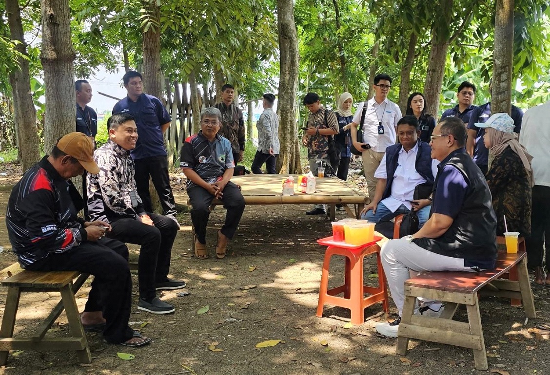 BRI Insurance lakukan survei lapangan dan kenalkan PROTANIKU untuk lindungi petani dari risiko gagal panen di Karawang.
