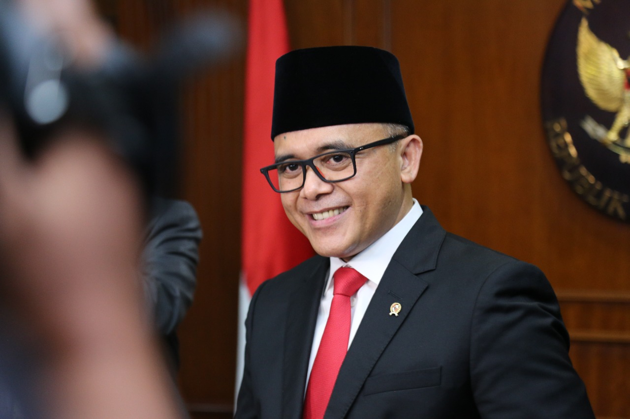 Kejagung periksa Abdullah Azwar Anas terkait dugaan korupsi Chromebook Rp1,9 T. Kasus ini juga menyeret eks Mendikbud Nadiem.