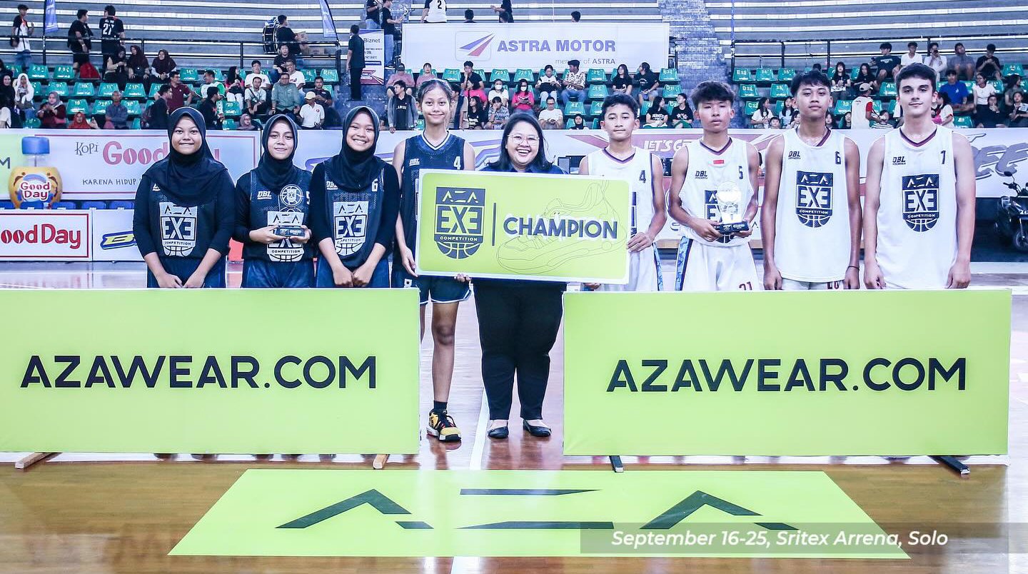 BANGGA: Tim basket putri SMAN 1 Karanganyar dan&nbsp;SMA Al Abidin Bilingual Boarding School putra menjadi juara AZA 3x3 Competition 2025 di Sritex Arena (25/9/2025).