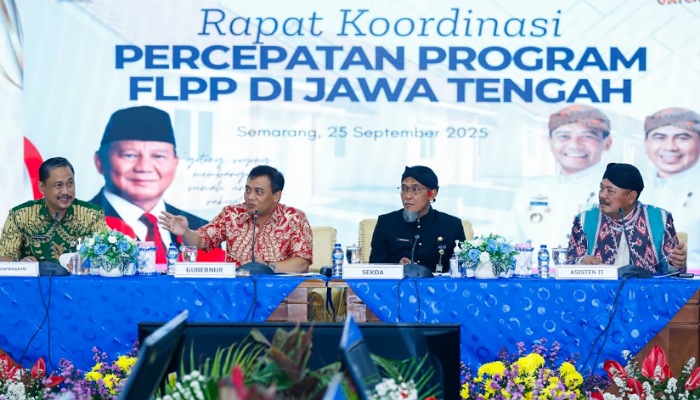 Gubernur Jateng Ahmad Luthfi, saat Rakor Percepatan Program FLPP di Semarang, Kamis (25/9/2025).