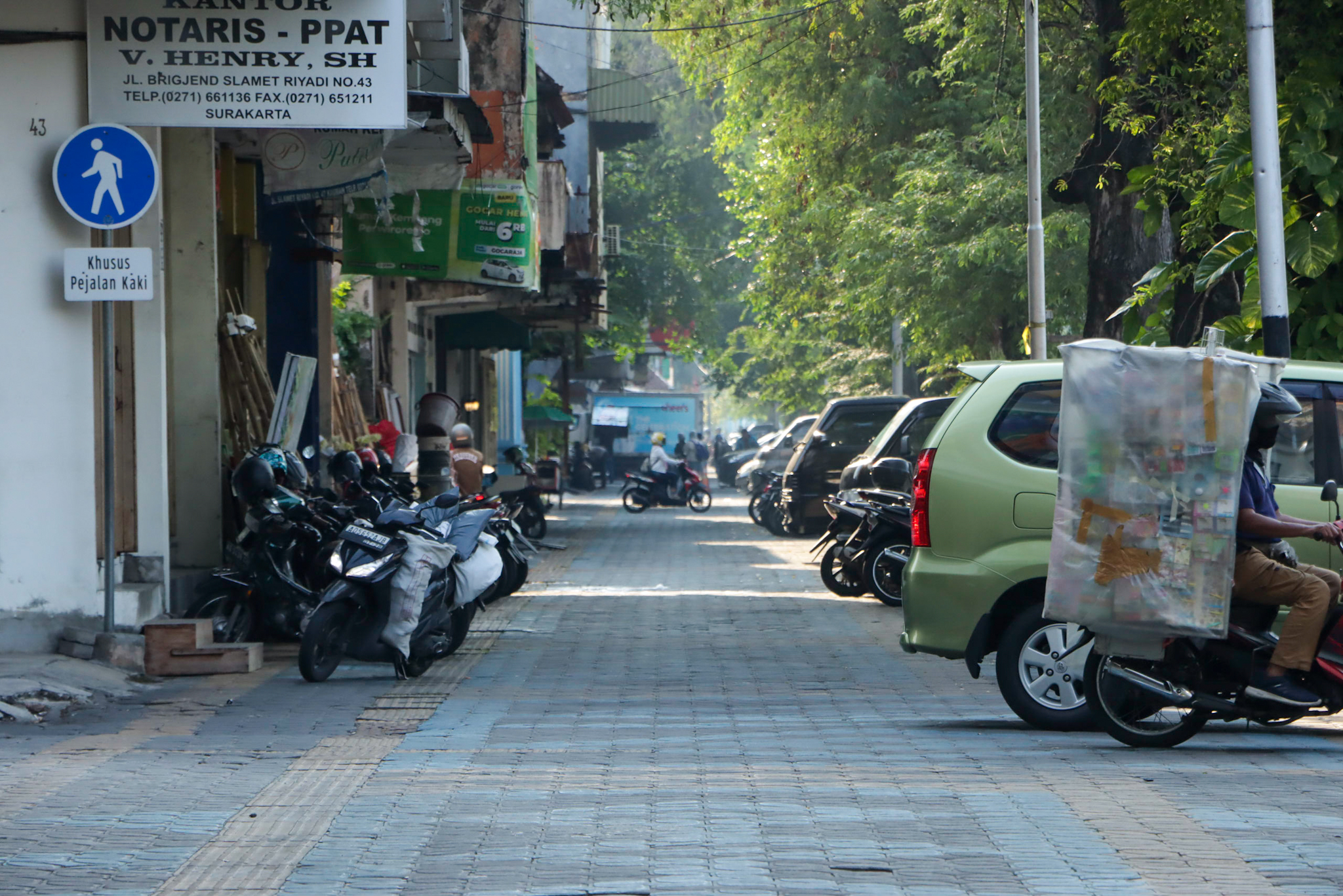Citywalk Jalan Slamet Riyadi kini kian ramai jadi lokasi wisata kuliner.