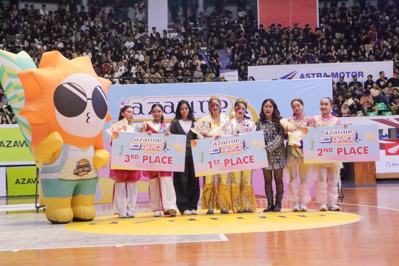 Tiga besar  DBL Dance Competition di Sritex Arena.