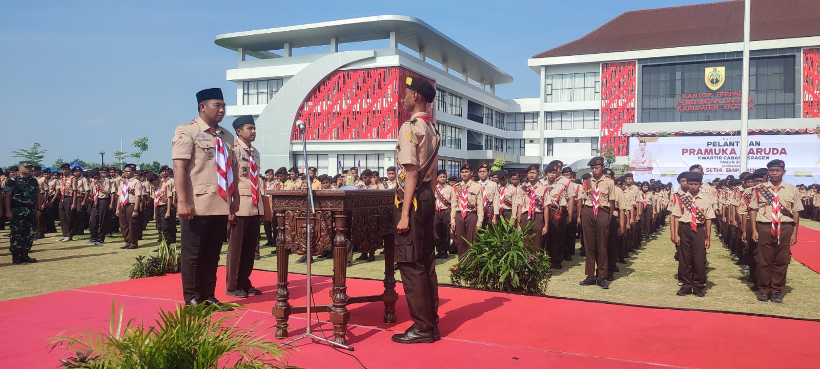 Kwarcab Sragen gelar pelantikan Pramuka Garuda terbesar se-Indonesia dengan 5.811 peserta, dipimpin Bupati Sigit Pamungkas.