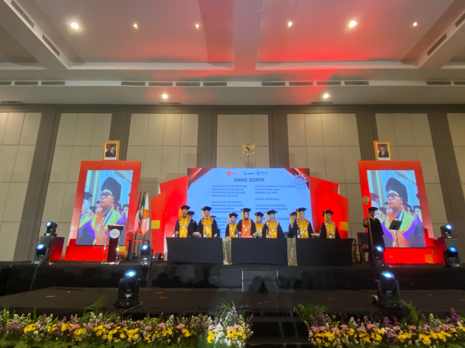 Pelaksanaan Sumpah Profesi dan Wisuda Universitas Muhammadiyah PKU Surakarta di Grand Mercure Hotel, Solo Baru, Sabtu (27/9/2025).