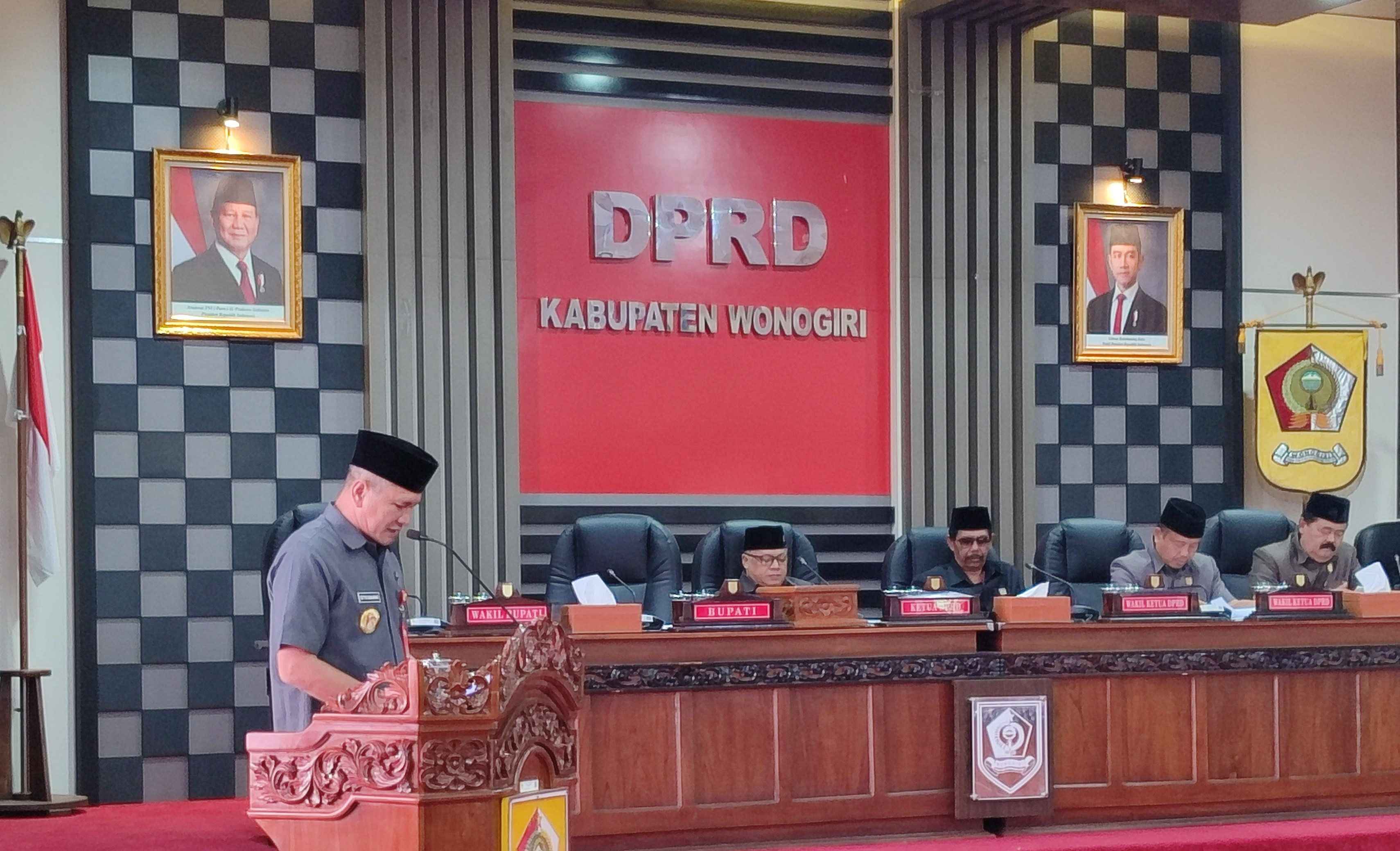 Penyampaian jawab Bupati Wonogiri Setyo Sukarno atas pandangan umum fraksi terhadap Raperda Pertanggungjawaban Pelaksanaan APBD TA.2024.