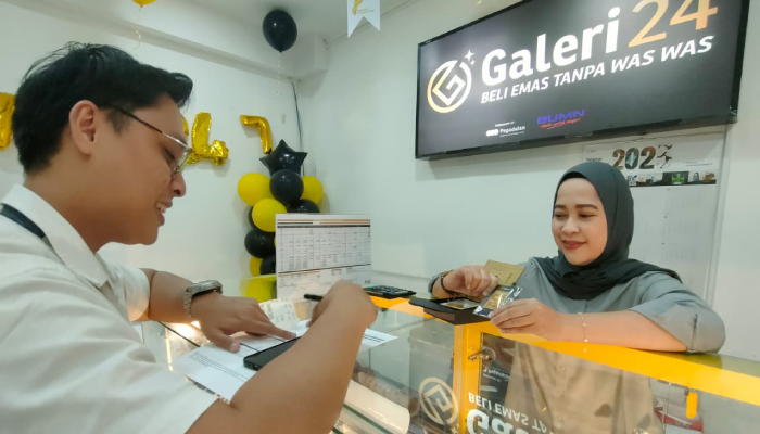 Galeri 24 Pegadaian Solo melayani nasabah tabungan emas.