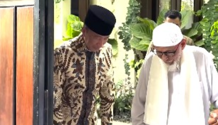 Jokowi mengantarkan Abu Bakar Ba
