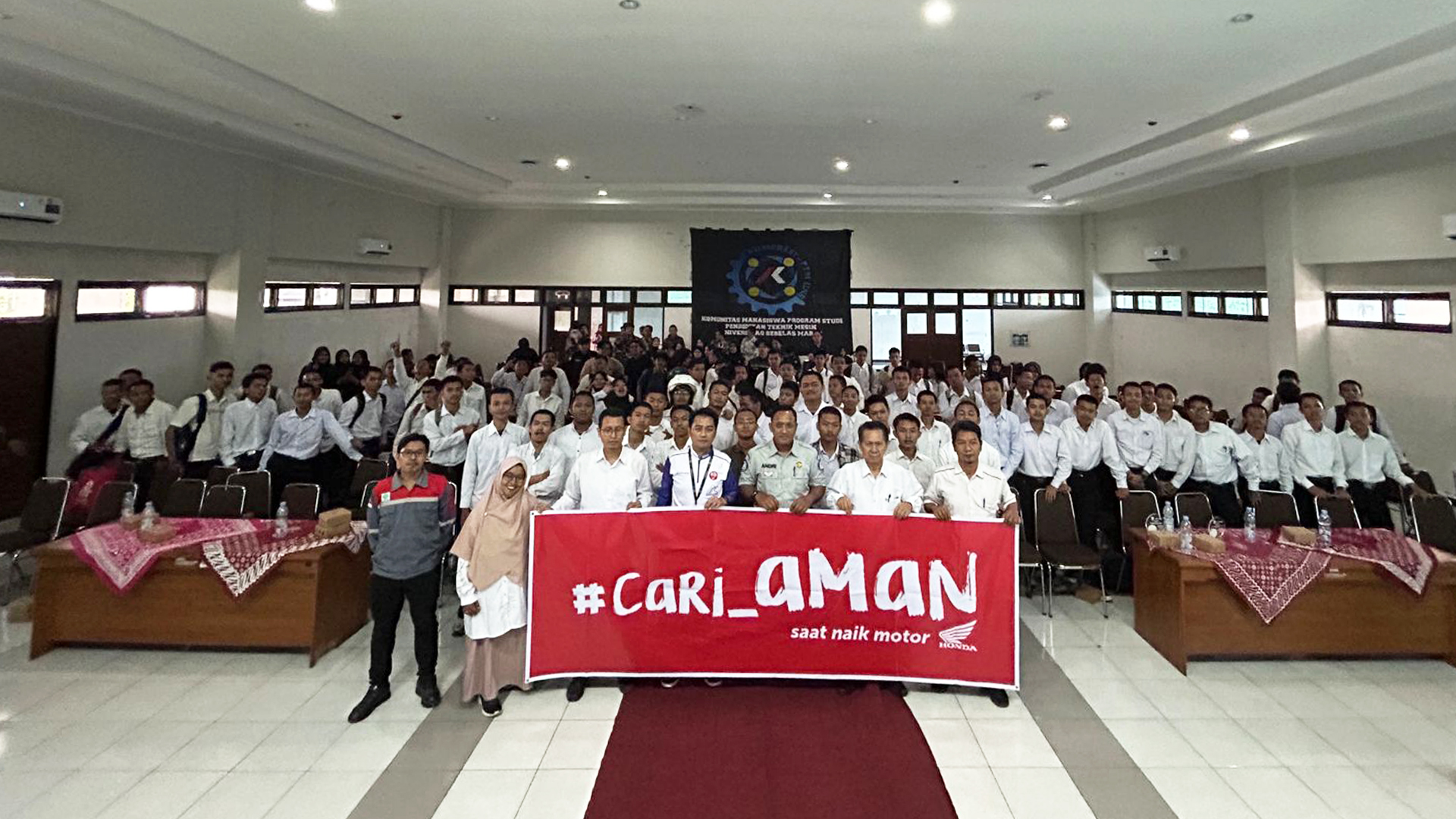 Seminar Safety Riding bersama Honda bertajuk "Dijalan Fokus, Kuliah Mulus"