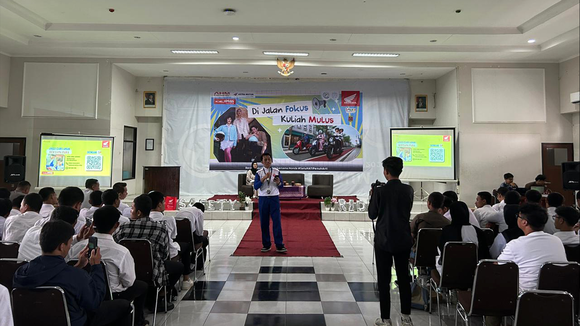 Seminar Safety Riding bersama Honda bertajuk "Dijalan Fokus, Kuliah Mulus"