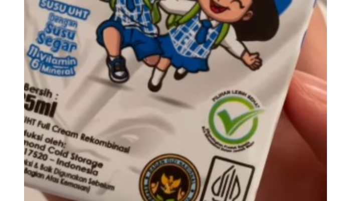 Keterangan Susu UHT Full Cream Rekombinasi yang tertulis dalam susu MBG.