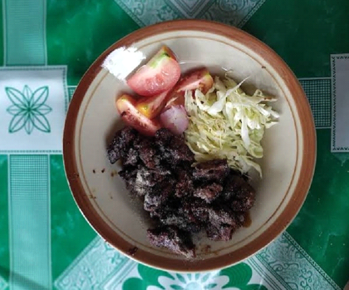 Sate Kuda Bu Endang di Solo tawarkan sensasi kuliner ekstrem dengan daging rendah lemak, tinggi protein, dan dipercaya tingkatkan stamina.