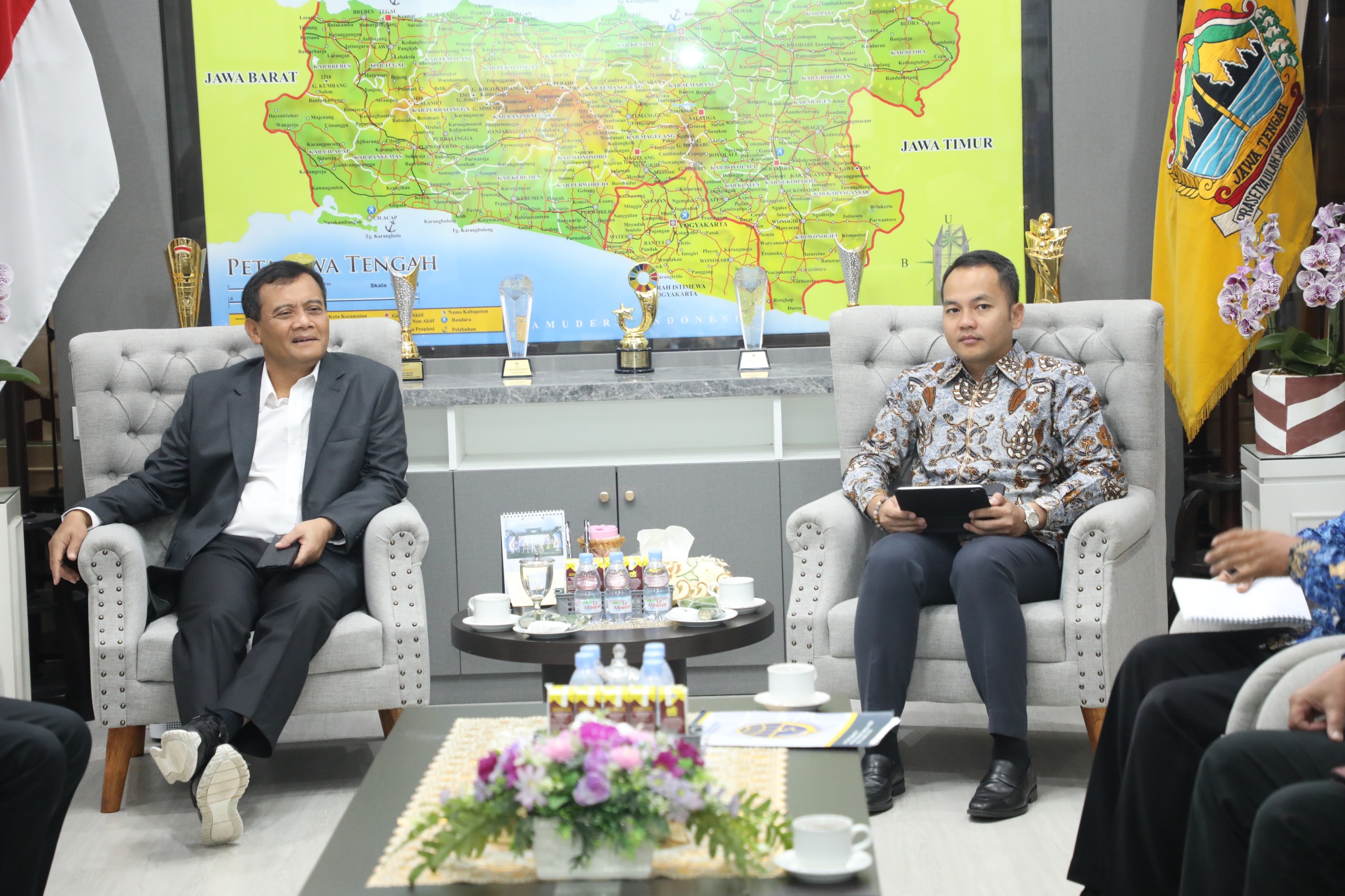 Gubernur Jawa Tengah Ahmad Luthfi dan Wali Kota Surakarta Respati Achmad Ardianto membahas tentang operasional aglomerasi transportasi bus Batik Solo Trans