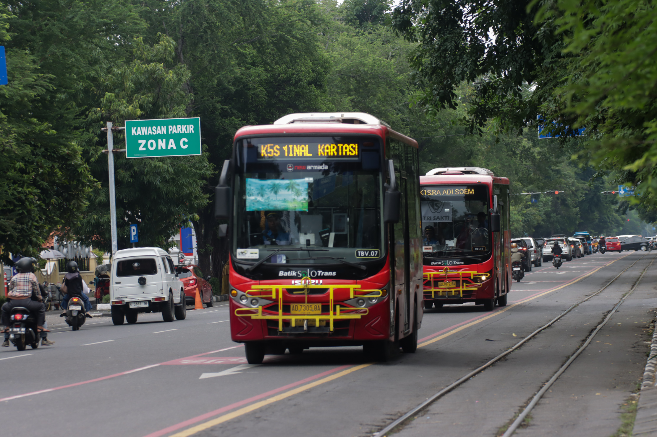 BST selama ini menjadi transportasi masal yang memudahkan masyarakat Solo dan sekitarnya. (M Ihsan/Radar Solo)