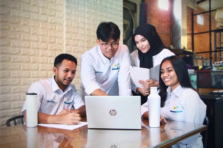 Cara membuat SKBM untuk rekrutmen PLN 2025 lengkap dengan syarat dokumen, proses di kelurahan, hingga daftar jurusan yang dibuka.