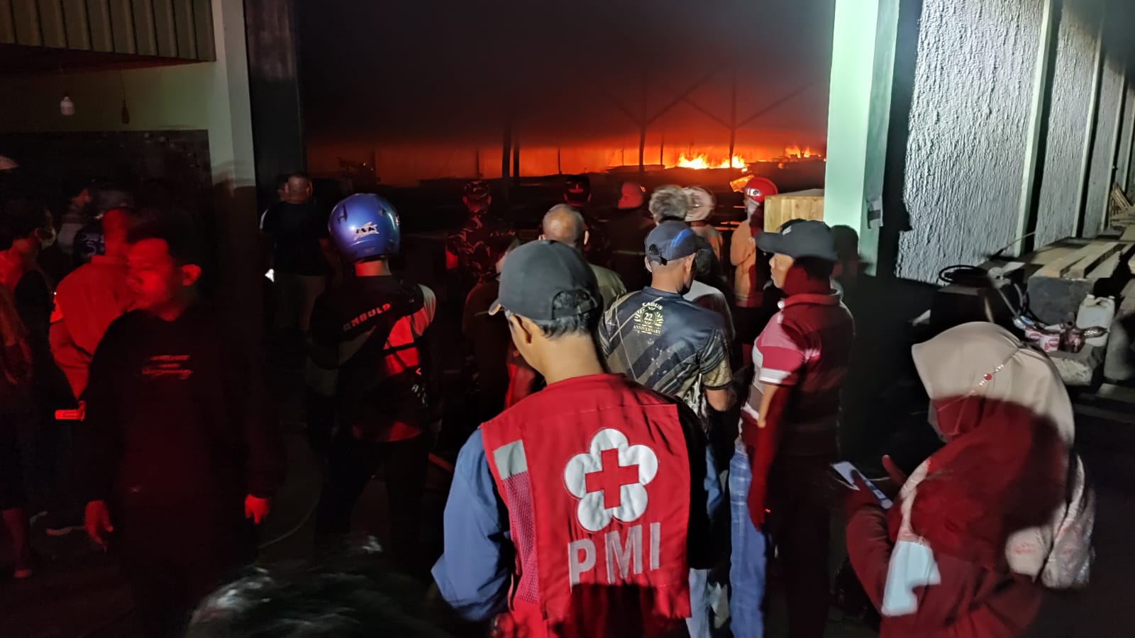 Kebakaran hebat yang melanda gudang pabrik pengolahan kayu CV Decking and Wood di Desa Doyong, Kecamatan Miri, Sragen, beberapa tahun lalu. (Ahmad Khairudin/Radar Solo)