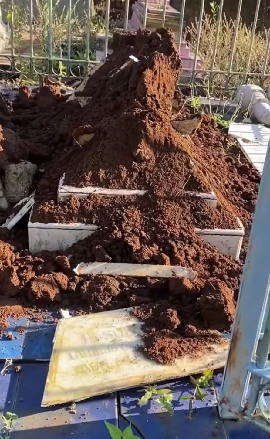 Makam di Desa Setren, Kecamatan Slogohimo, Wonogiri yang disebut meledak.