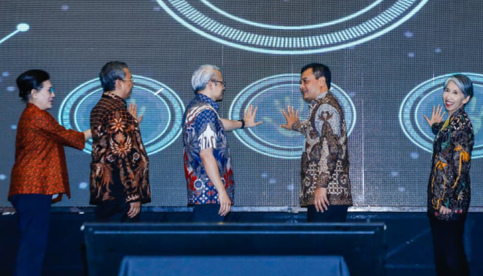 Gubernur Jateng Ahmad Luthfi&nbsp;dalam acara peringatan Hari Kesehatan Nasional&nbsp; dan Launching program Speling Melesat di Solo Baru.