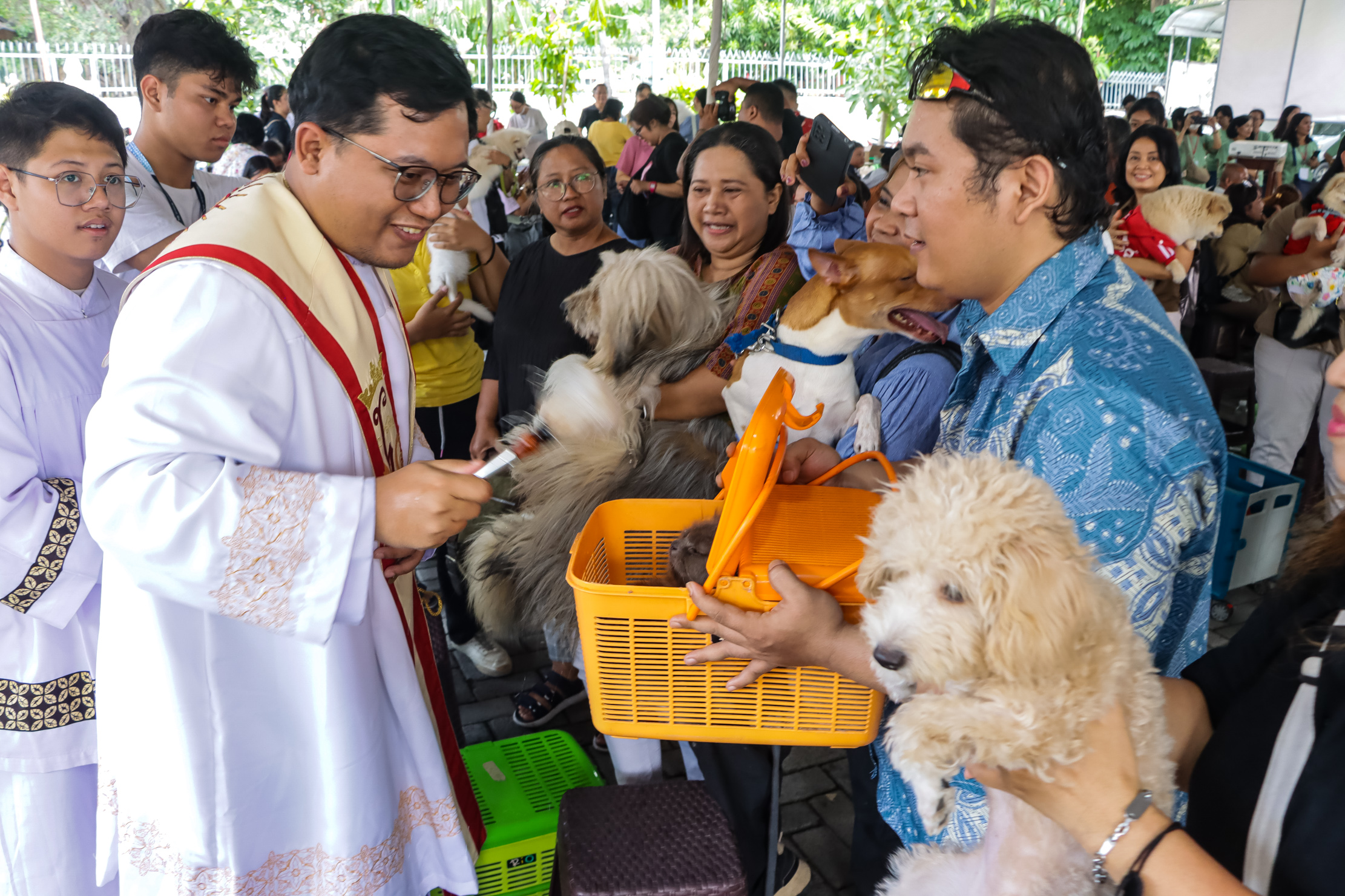 hewan piaraan mendapat pemberkatan dari Gereja Purbayan. (Antonius Christian/Radar Solo)