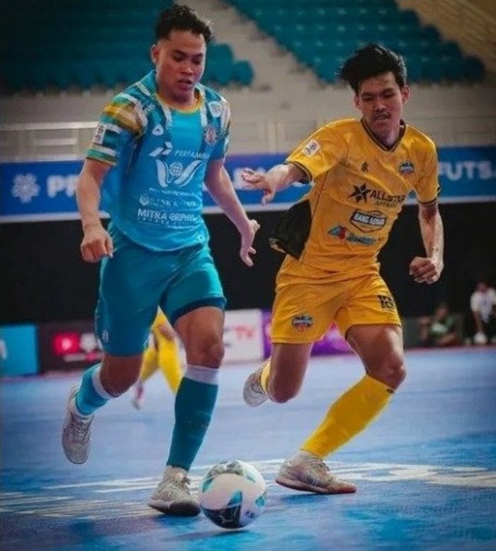 UNJUK GIGI: Pertandingan PFL antara Pangsuma FC Kalbar vs Asahan FC di GOR Indoor Manahan, Minggu (5/10).