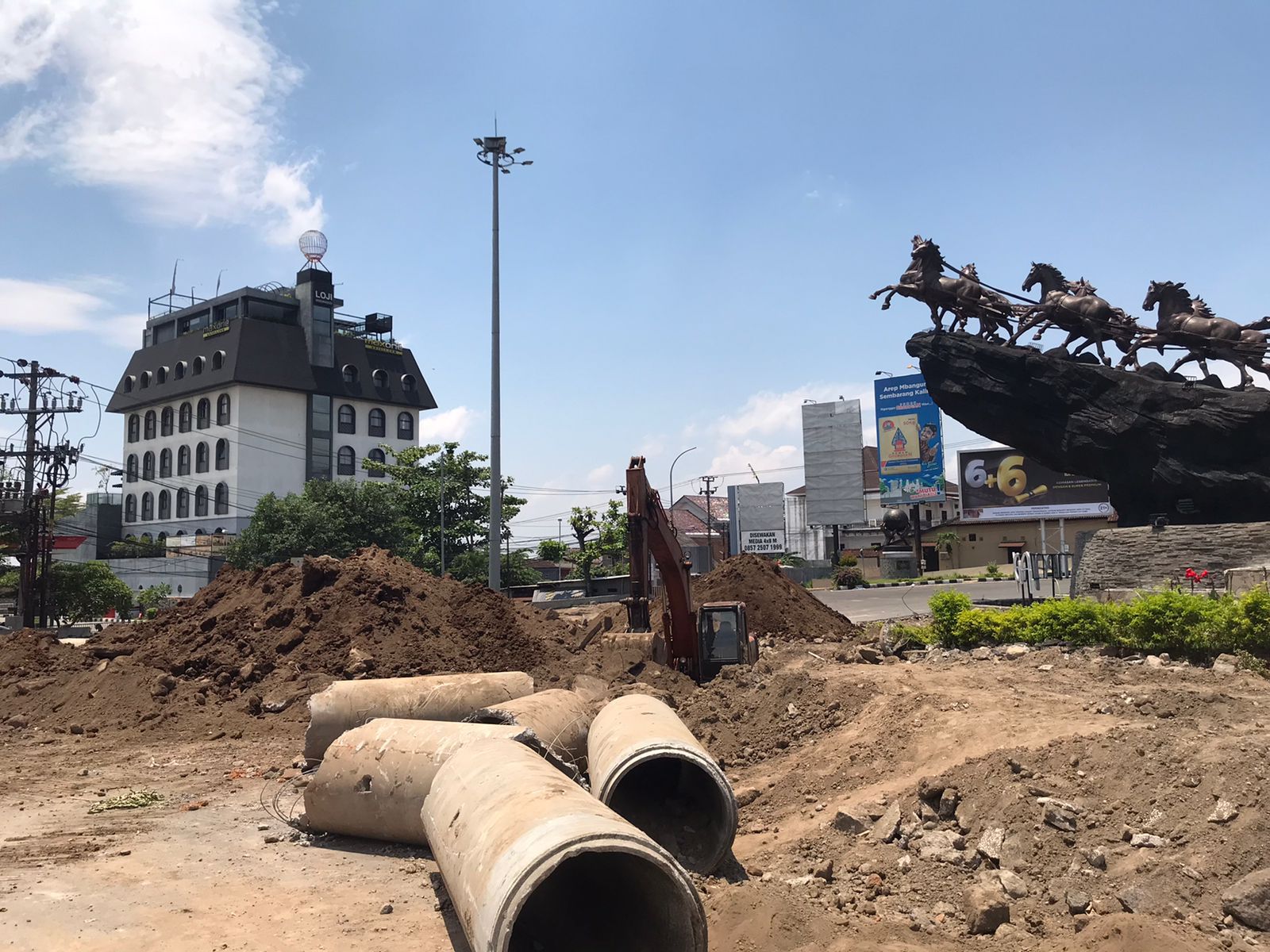 Proyek revitalisasi dan pemeliharaan Jalan Pandanaran Boyolal menjadikan kawasan setempat lebih estetik.