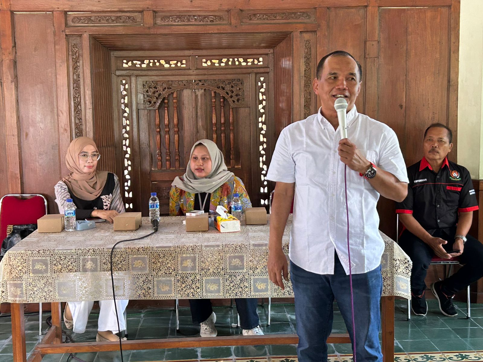 Ketua DPRD Jateng mendorong masyarakat, khususnya generasi muda, untuk tidak malu bertani dan beternak.
