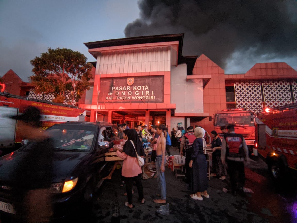Pasar Kota Wonogiri terbakar Senin 6/10/2025) pagi.