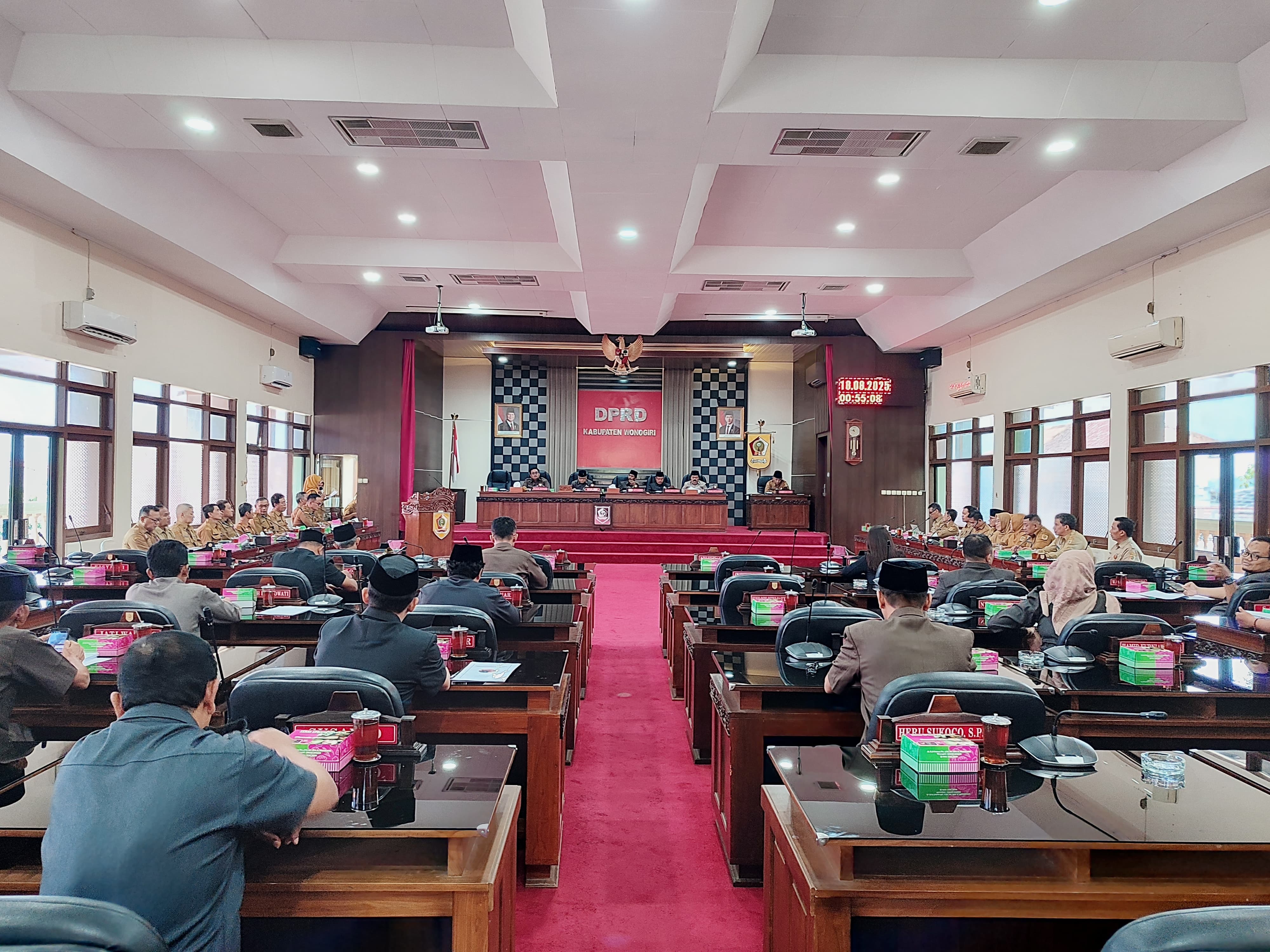 Rapat paripurna di DPRD Wonogiri, Senin (6/10/2025).