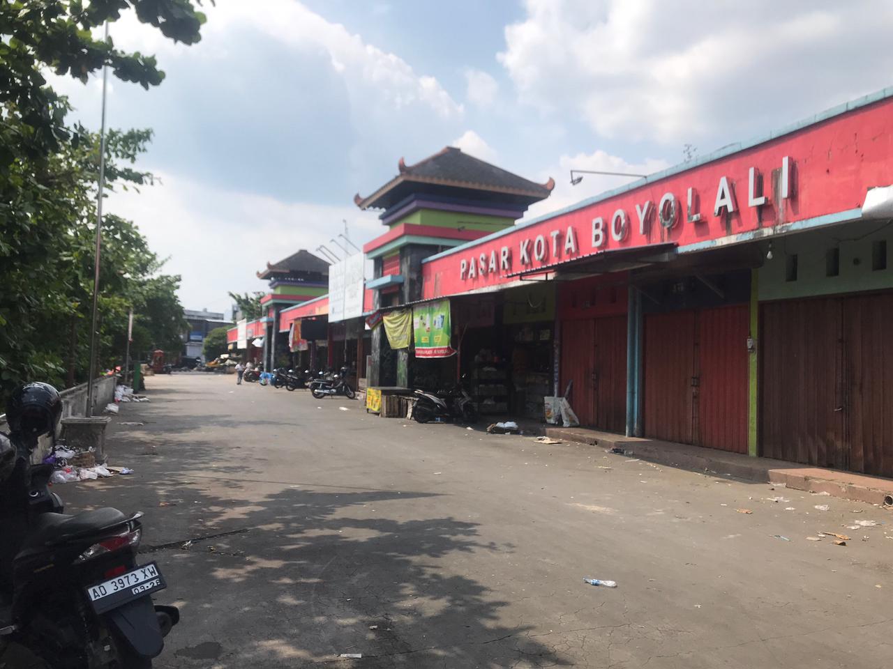 Pedagang di Pasar Kota Boyolali keluhkan sepinya transaksi.