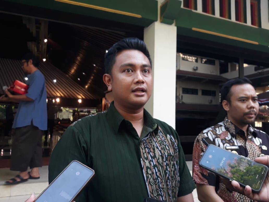 Bupati Klaten Hamenang Wajar Ismoyo (kiri) dan Wakil Bupati Klaten Benny  Indra Ardhianto. (Angga Purenda/Radar Solo)