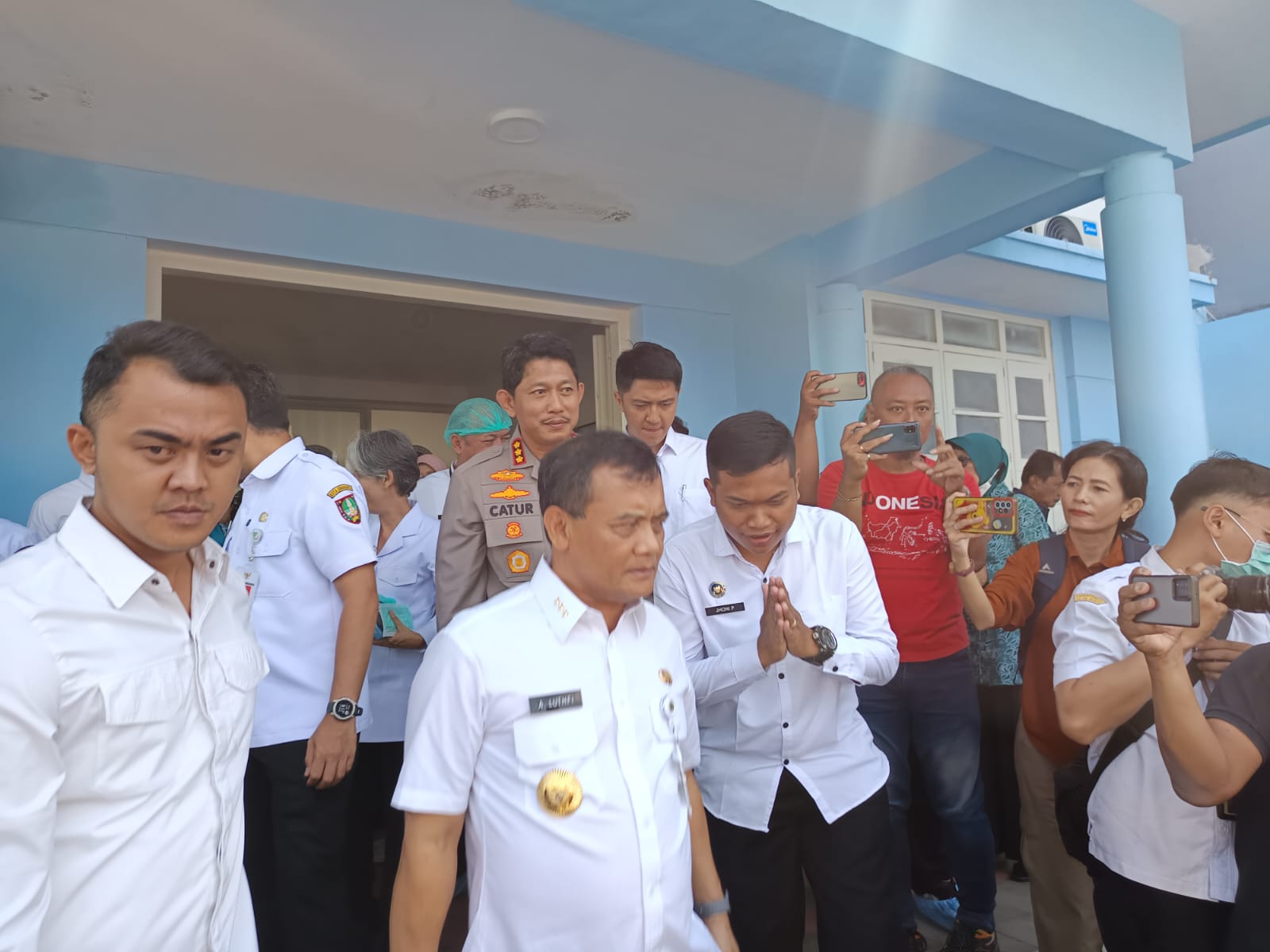 Gubernur Jateng Ahmad Luthfi saat sidak SPPG di Solo.