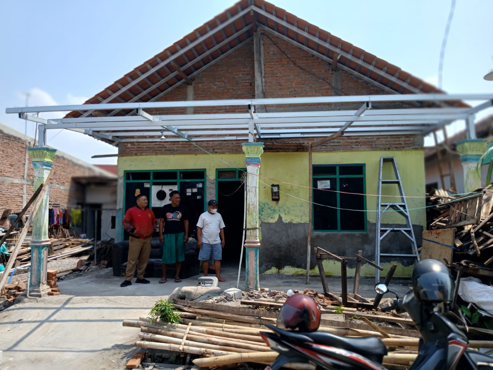 Salah satu RTLH di Kabupaten Sragen yang ditinjau untuk mendapatkan bantuan. (Ahmad Khairudin/Radar Solo)