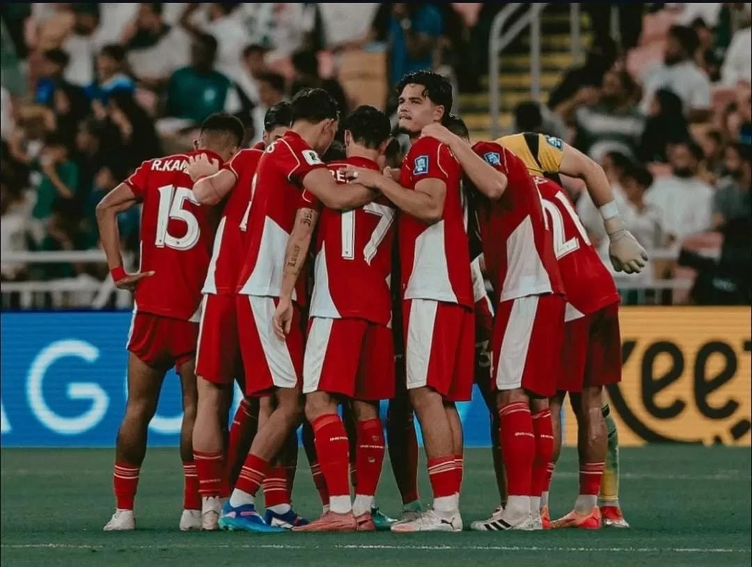 Timnas Indonesia masih punya peluang lolos ke Piala Dunia 2026 meski kalah 2-3 dari Arab Saudi. Ini skenarionya.