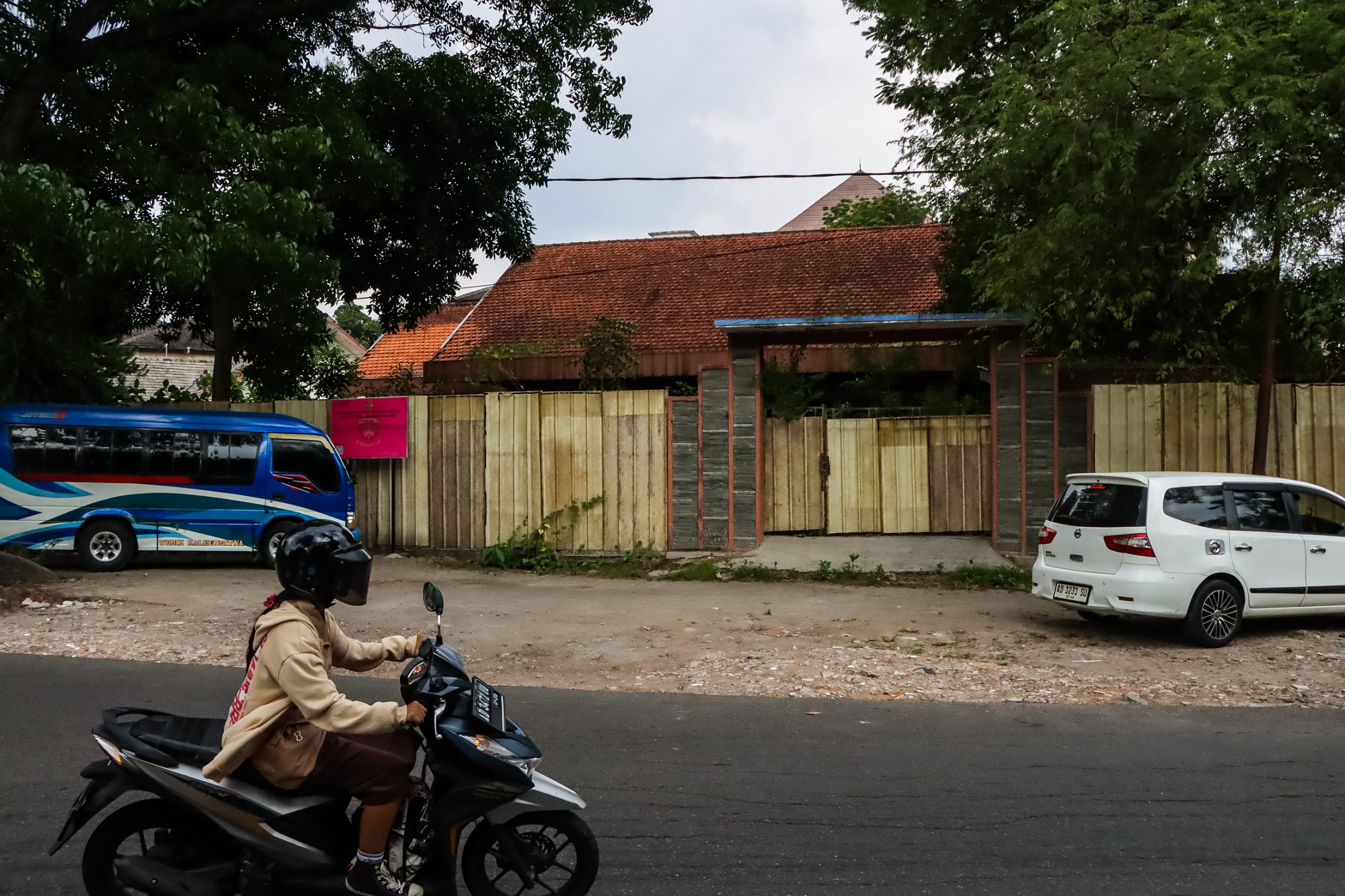 Salah satu aset bos Sritex Iwan Setiawan Lukminto di Banjarsari disita Kejagung. (M Ihsan/Radar Solo)