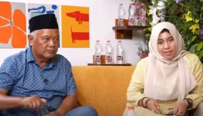 Yai Mim bersama sang istri Rosyida Vignesvari.