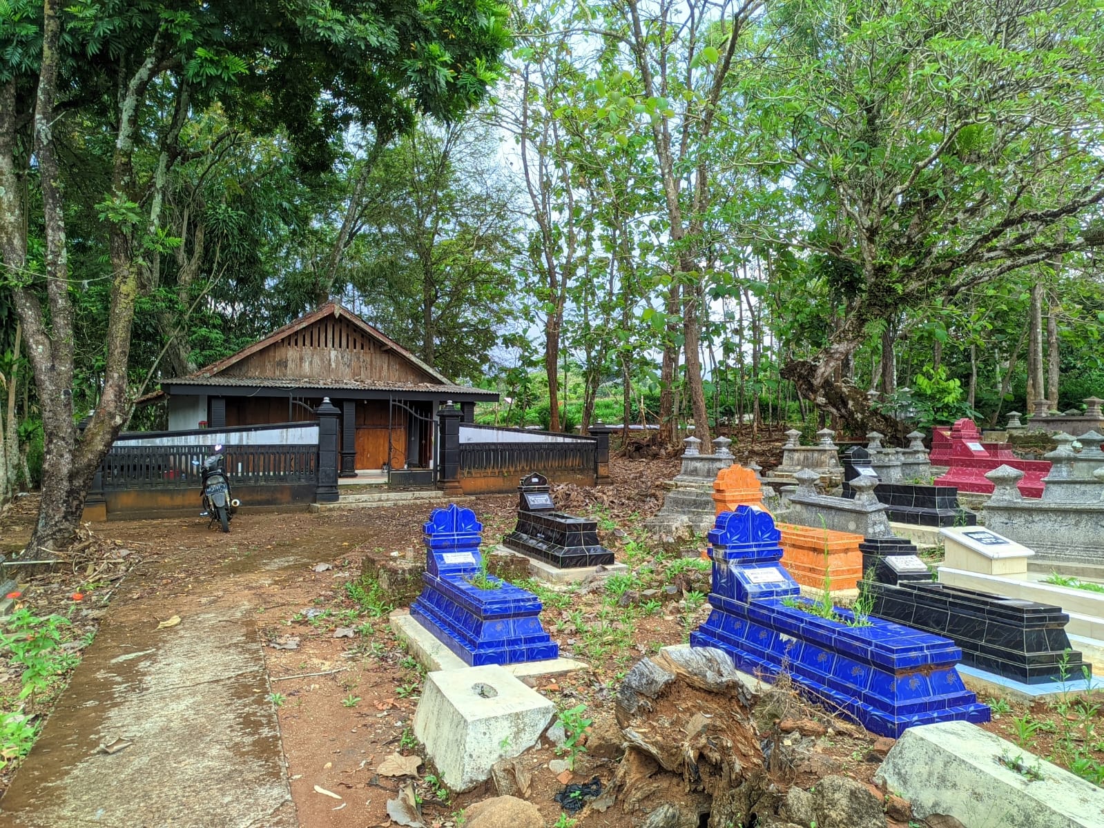 Makam di Desa Nungkulan, Kecamatan Girimarto, Wonogiri menyimpan cerita mistis yang masih melekat di benak masyarakat hingga sekarang.